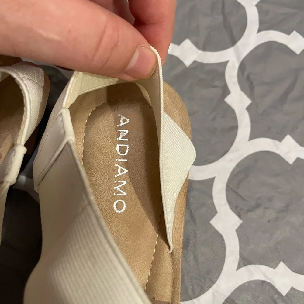 Andiamo Size 9W White Stretch Comfort Sandal Padded Soles